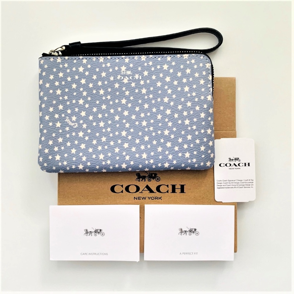 ✨NWT Coach  Corner Zip Wristlet Wallet Star F67613
